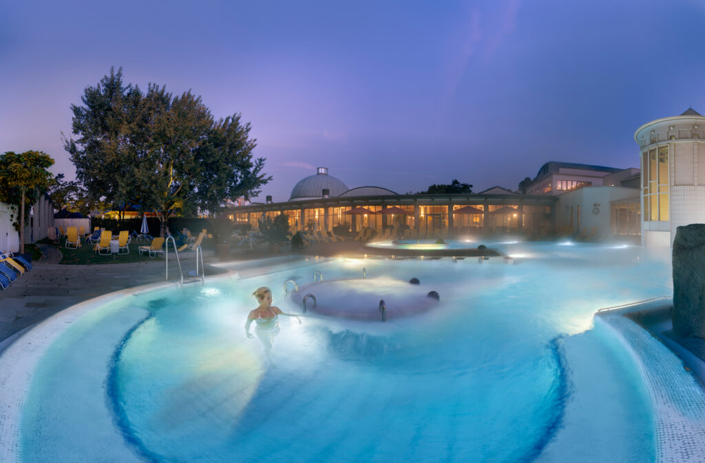 Außenbereich der Vita Classica Therme in Bad Krozingen